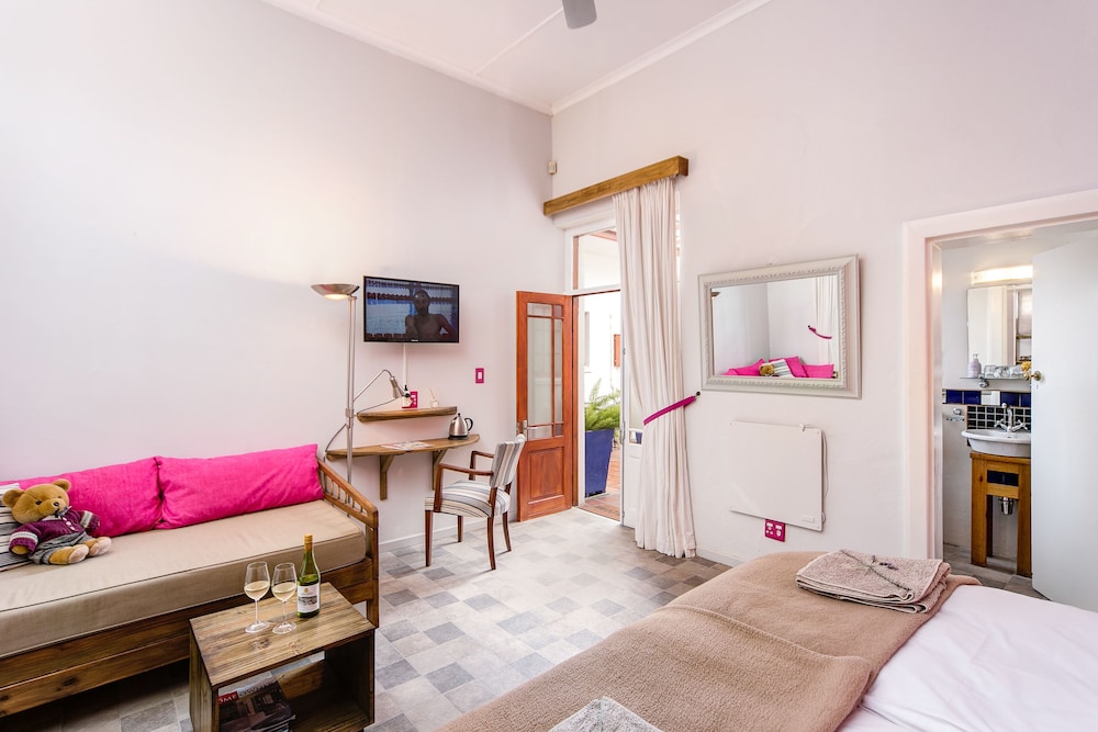 Comfort Room - Main House photo 2
