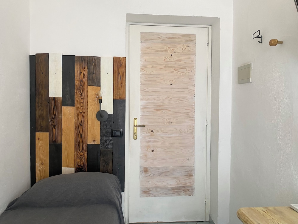 Single Room, Sea View