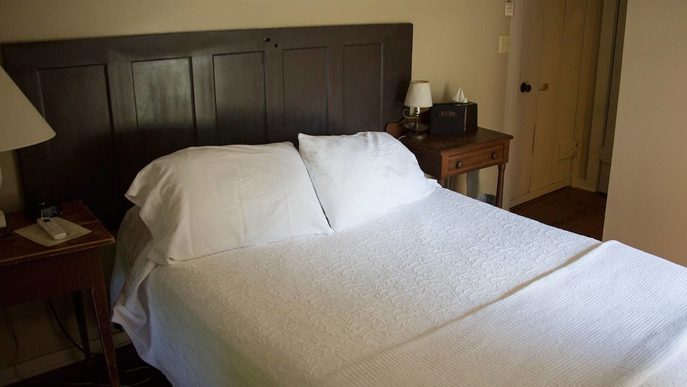 Redbud Room photo 1