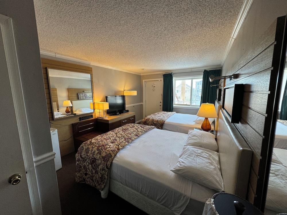 Deluxe Double Room, 2 Double Beds, Pool View photo 1