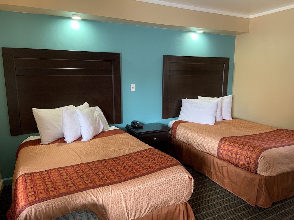 Standard Room, 2 Double Beds, Non Smoking photo 3