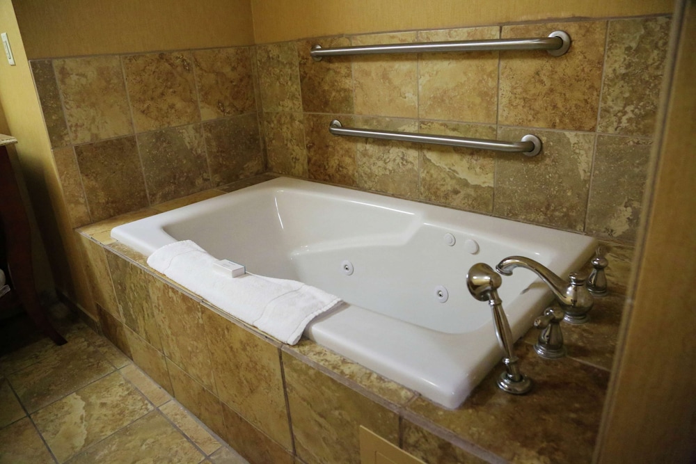 Suite, One King Bed, Non-Smoking - Photo 6