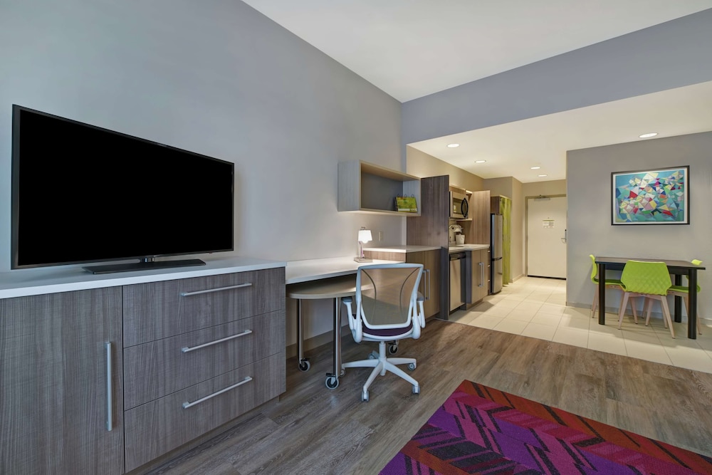 Suite, 1 King Bed, Accessible (Hearing) - Photo 1