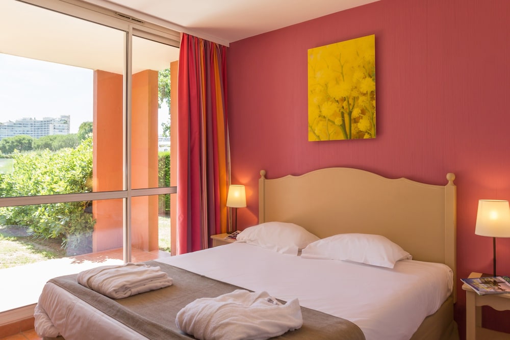 Appartement 6 personnes - 1 chambre + 1 coin nuit - Terrasse ou balcon - standard photo 1