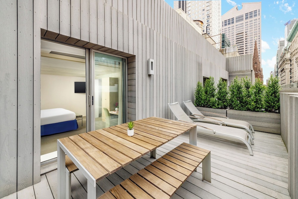 Suite, 1 King Bed, Terrace