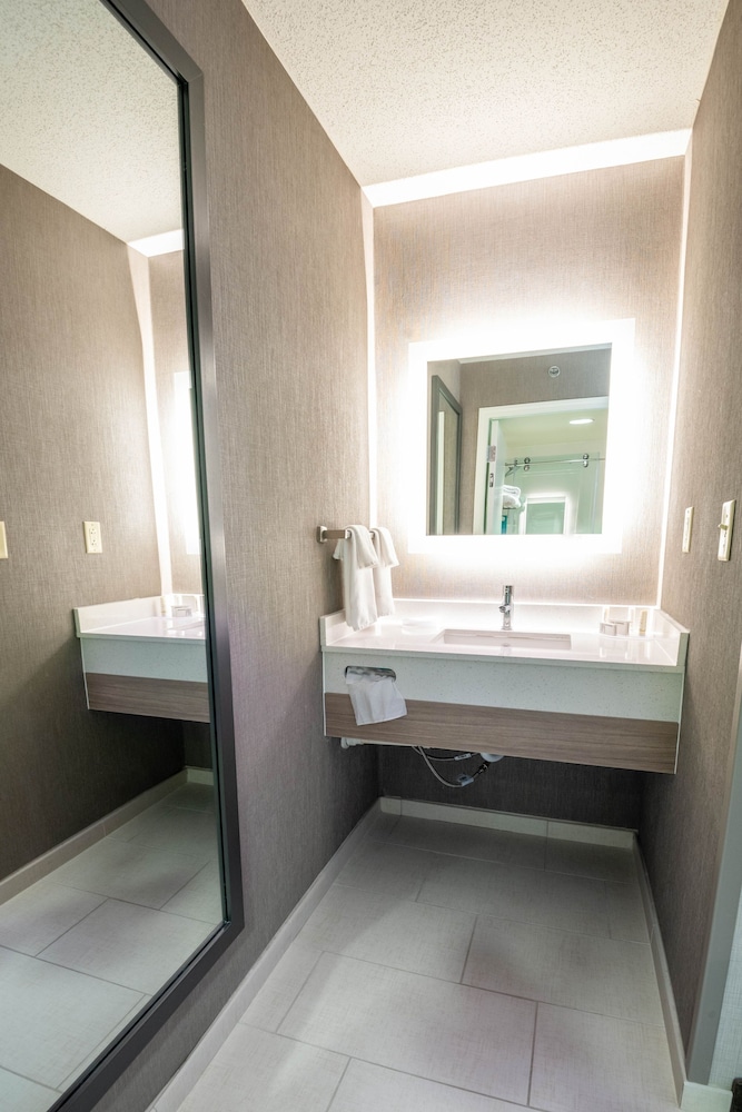 Suite, Multiple Beds - Photo 8