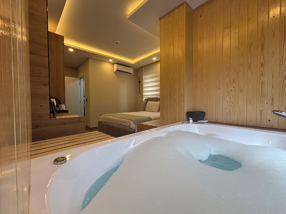 Double Deluxe Jacuzzi photo 3