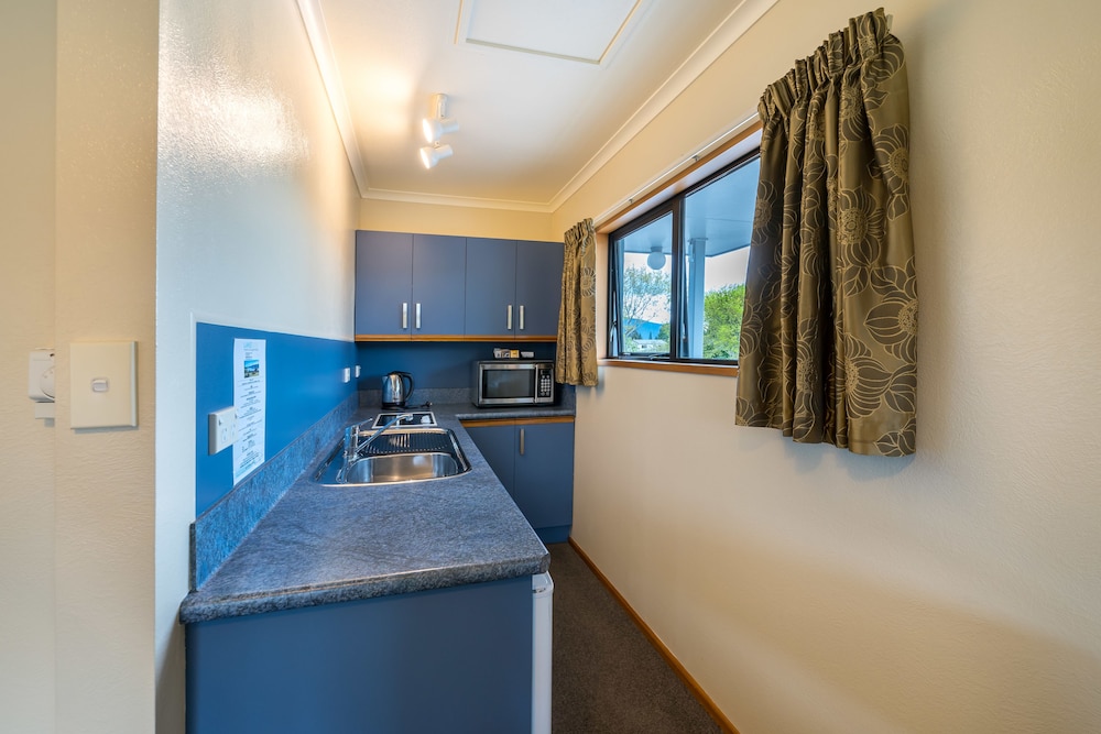 Standard Studio, Non Smoking, Kitchen (Lakefacing King Studio) photo 3
