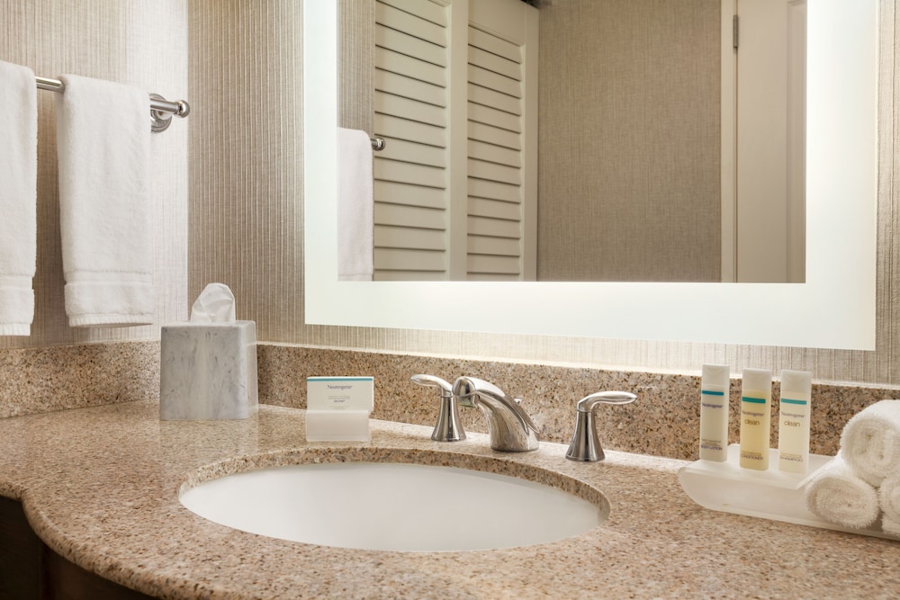 Suite, Multiple Beds, Accessible, Bathtub - Photo 2