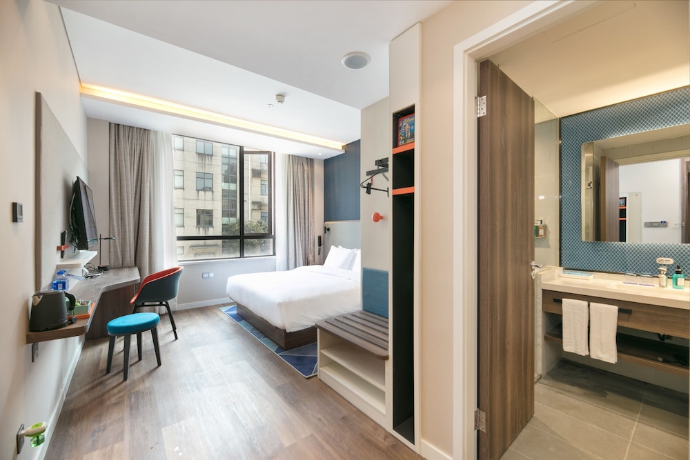 Standard Room, 1 King Bed - Photo 1