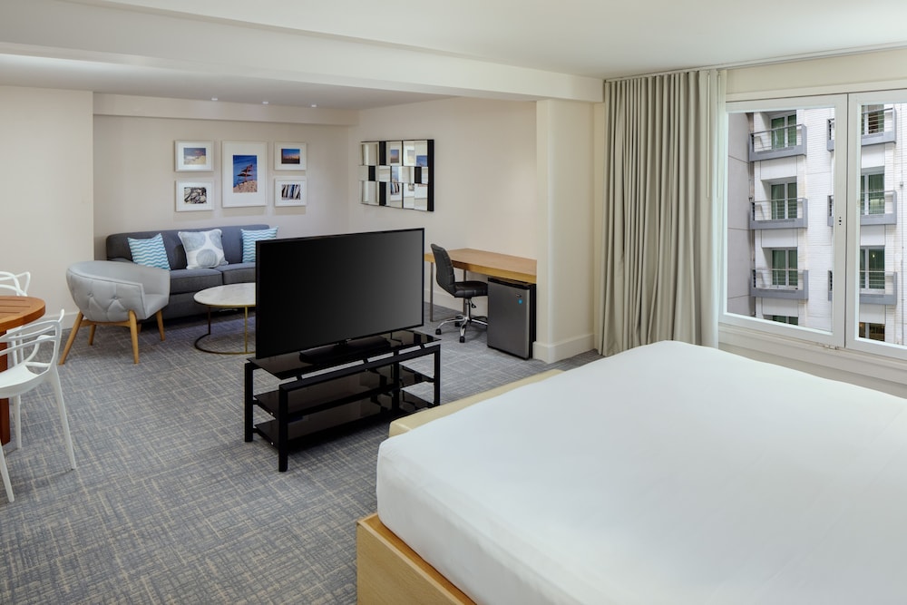 Junior Suite Interior View - Photo 2