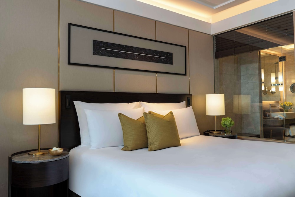 Deluxe Room, 1 King Bed, Balcony