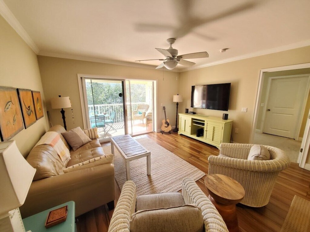 Condo, Multiple Beds, Balcony, Pool View photo 1