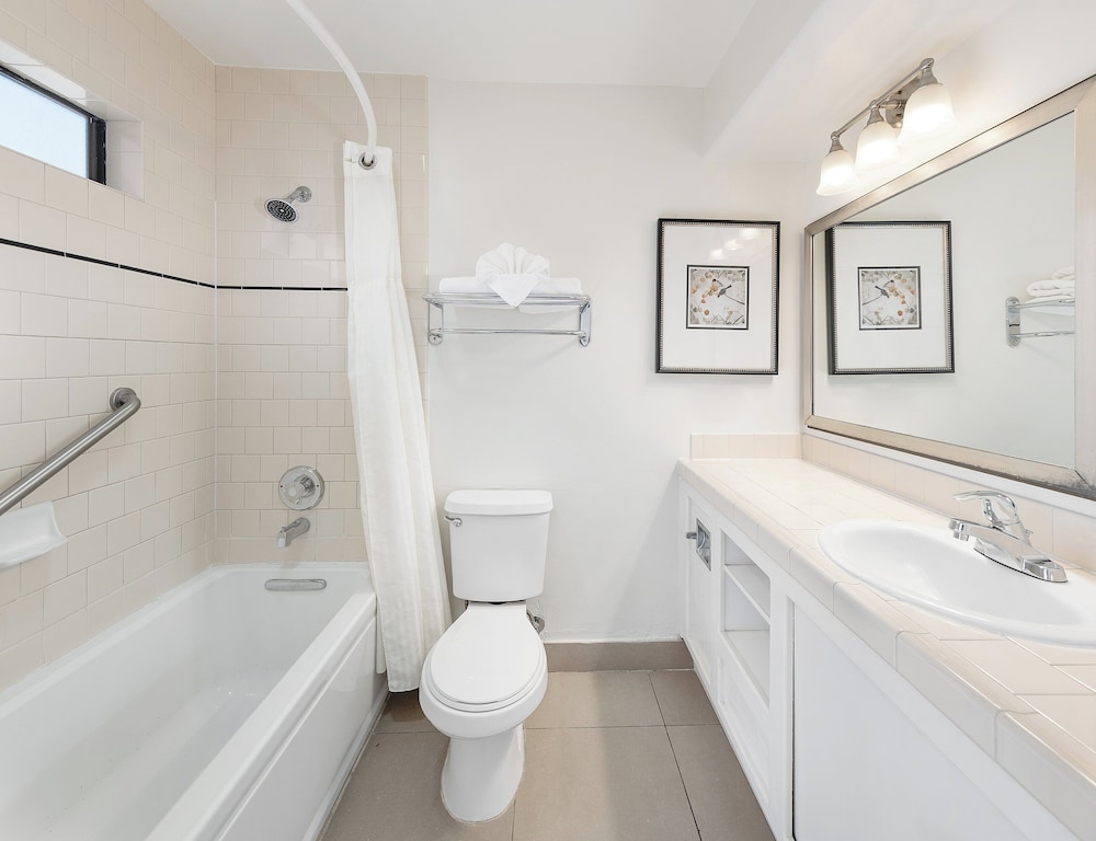 Deluxe Room, 1 King Bed, Fireplace, Ocean View - Photo 4