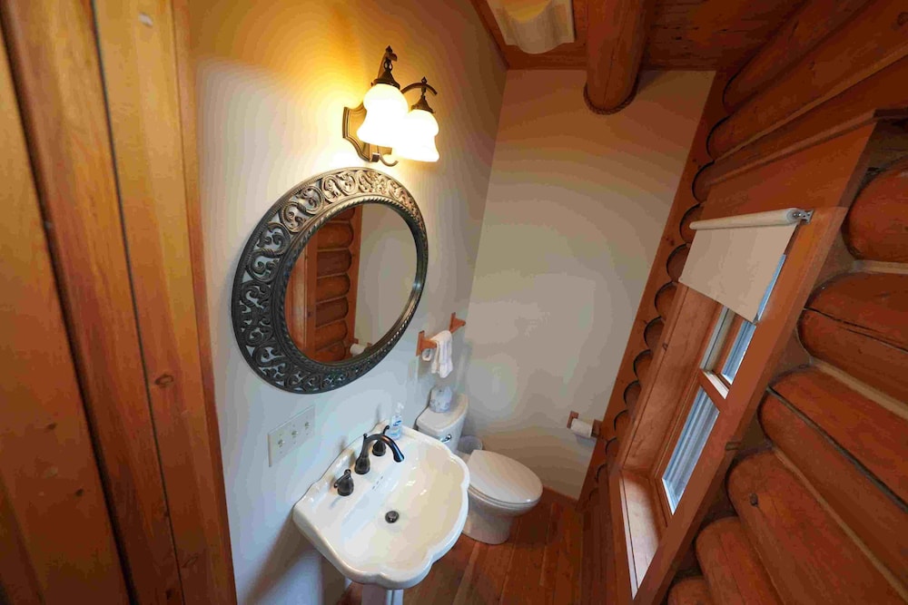 Family Townhome, 3 Bedrooms, Balcony, Partial Lake View photo 3