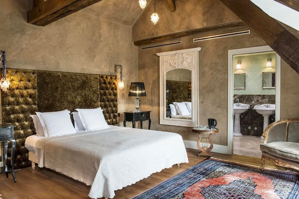 Suite (Luxe, Castle) photo 1