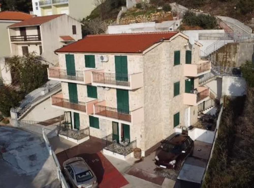 Apartment (One Bedroom Apartment with Terarce an)