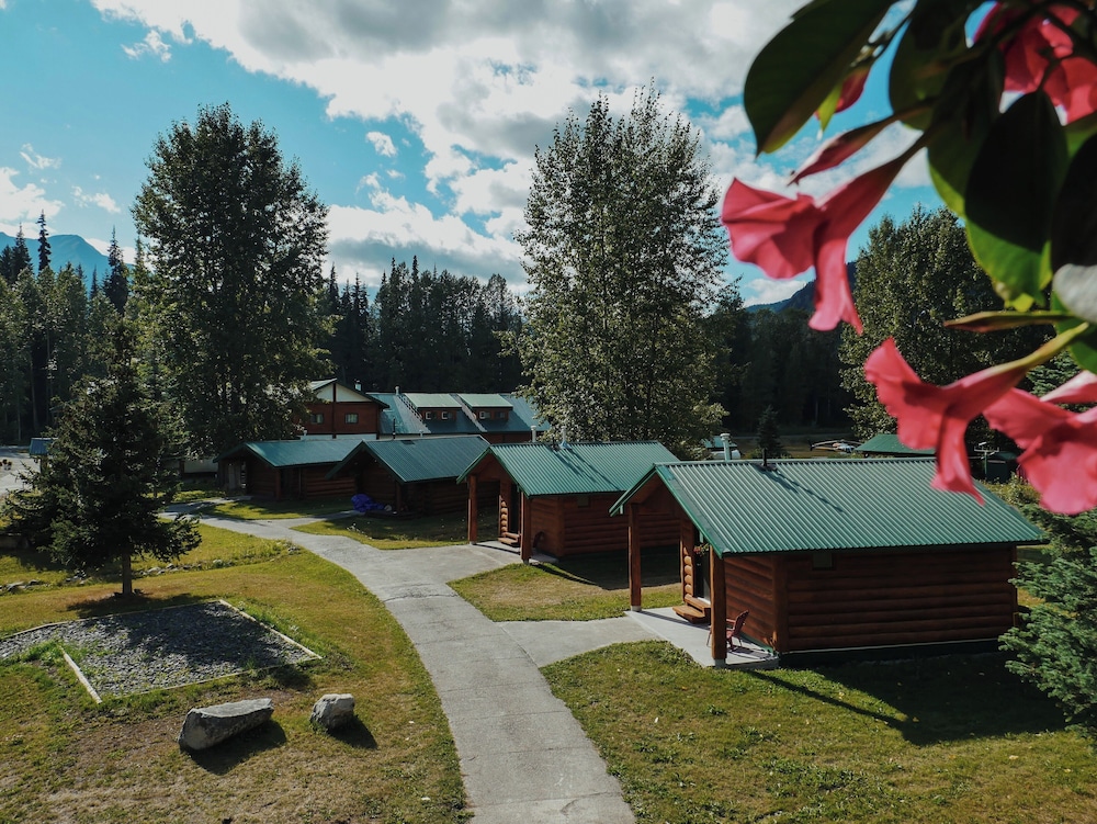 Basic Cabin (Pet Friendly) photo 2