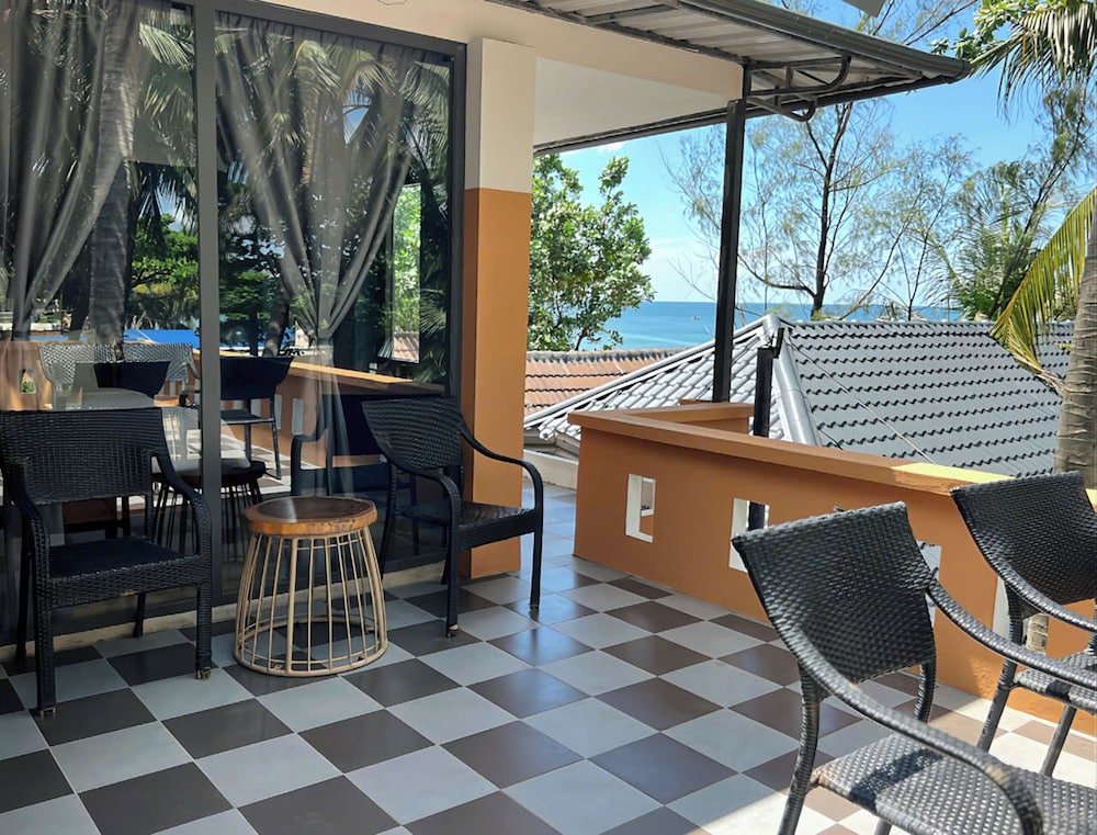 Family Studio Suite, Beach View photo 1