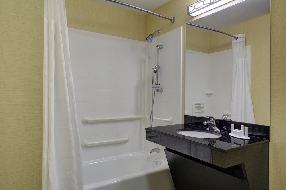 Room, 2 Queen Beds - Photo 6