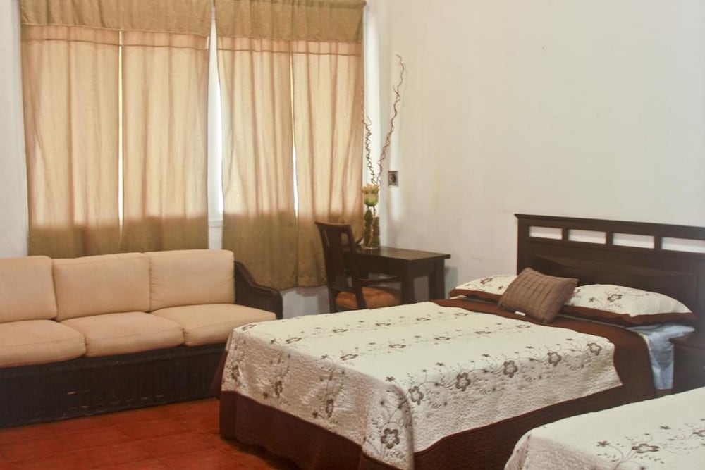 Room, 2 Queen Beds, Ocean View photo 2