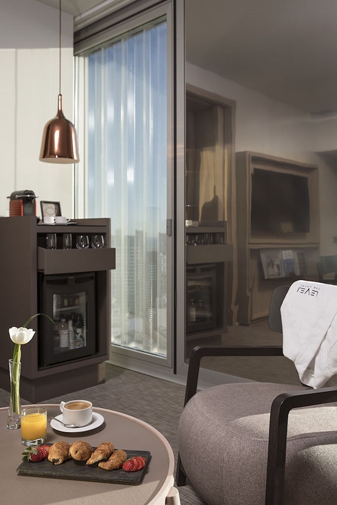 The Level Master Suite Sea View thumbnail 5