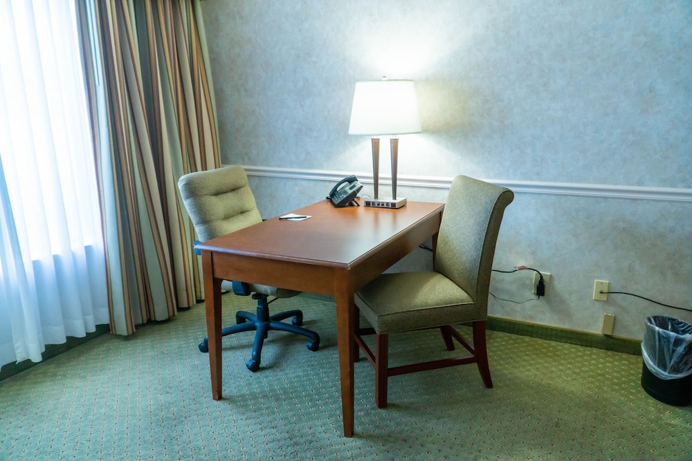 Standard Room, 1 King Bed, Non Smoking - Photo 5