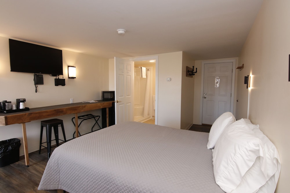 Room, 1 Queen Bed, Golf View, Ground Floor photo 1