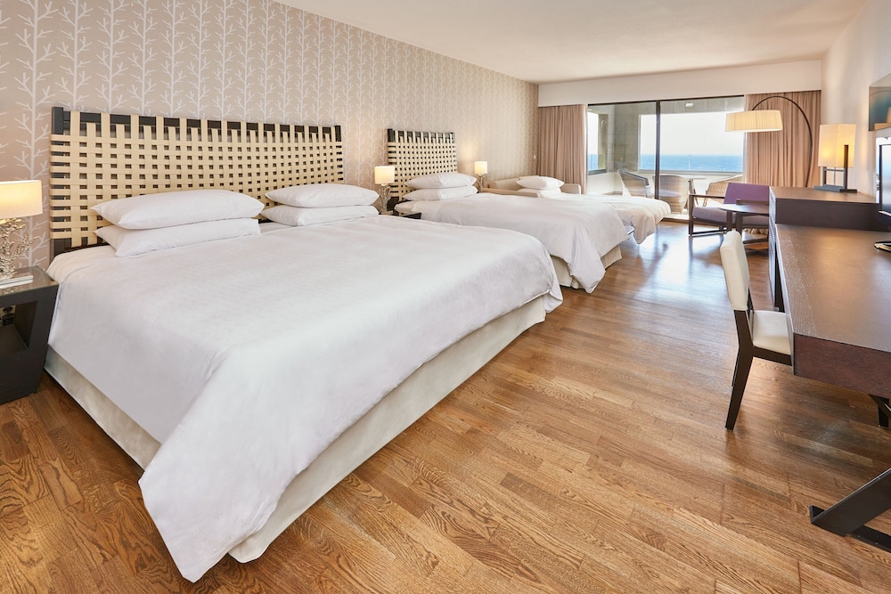 Family Room, 1 King Bed, Sea View thumbnail 5