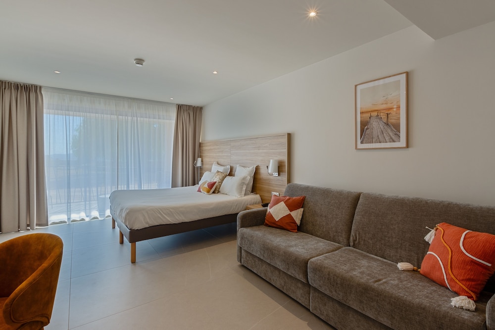 Family Room photo 2