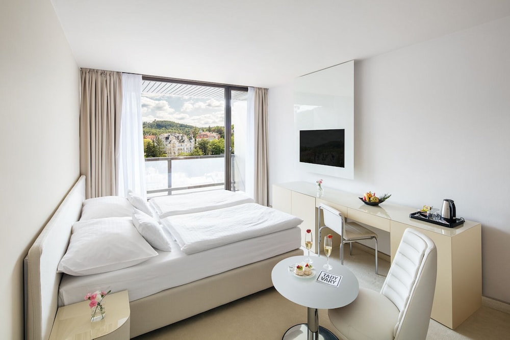 Superior Double or Twin Room, Balcony, City View - Photo 1