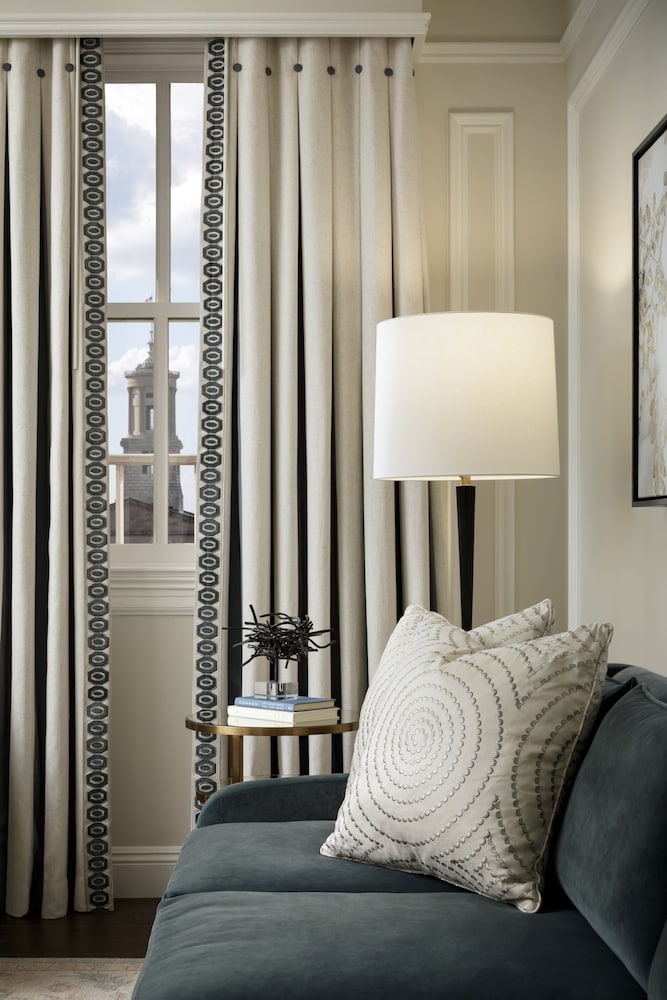 Parlor Suite - Photo 6