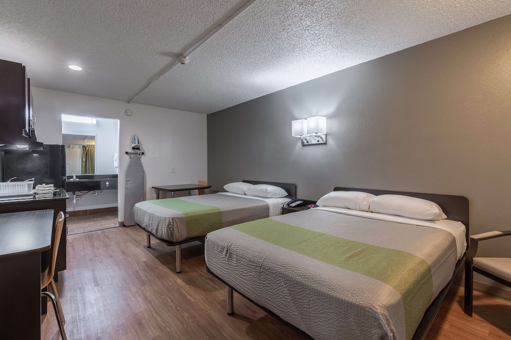Standard Room, 2 Double Beds, Accessible, Non Smoking photo 2