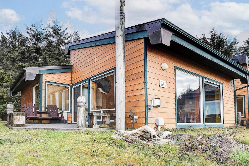 Luxury Cabin, 1 King Bed, Ocean View photo 2