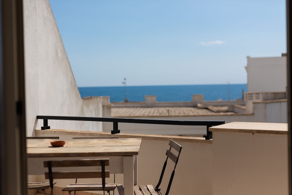 Suite, Balcony