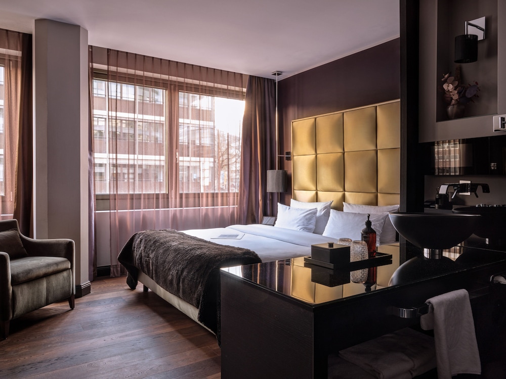 Superior Room, 1 Queen Bed, City View - Photo 2