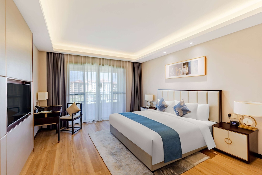 Superior Room, 1 King Bed, Smoking