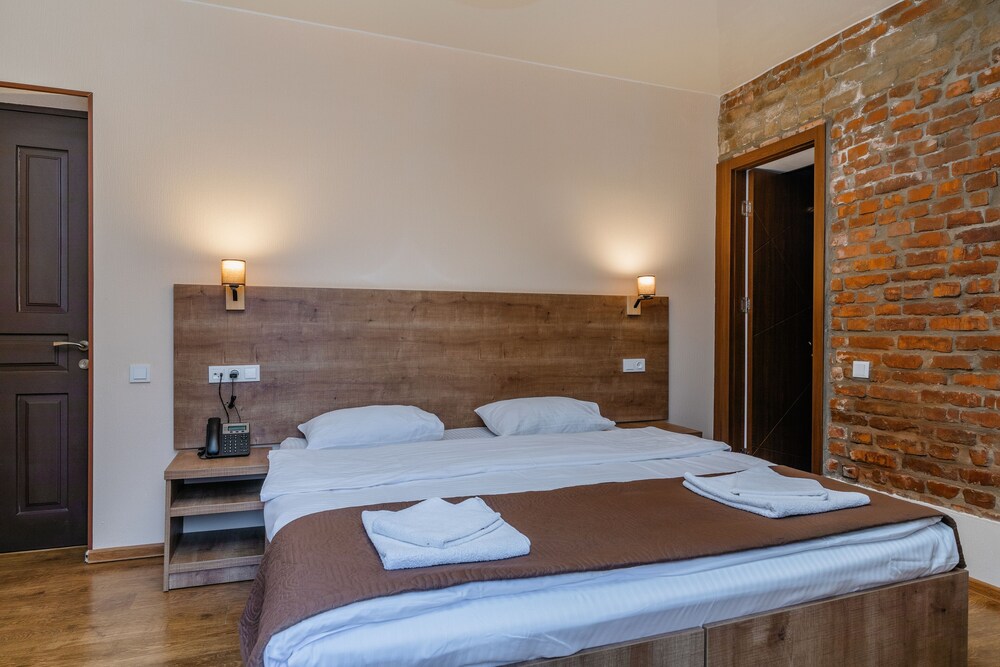 Superior Double Room, 1 King Bed, Balcony (204) photo 3