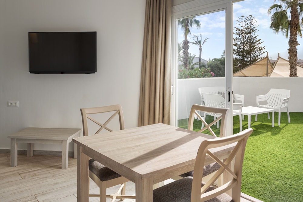 Deluxe Apartment, 1 Bedroom, Balcony - Photo 6