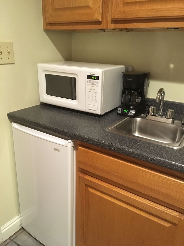 Standard Double Room Single Use, 2 Double Beds, Refrigerator & Microwave, Mountain View, RM16