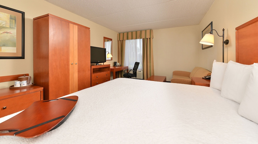 Standard Room, 1 King Bed, Non Smoking - Photo 2