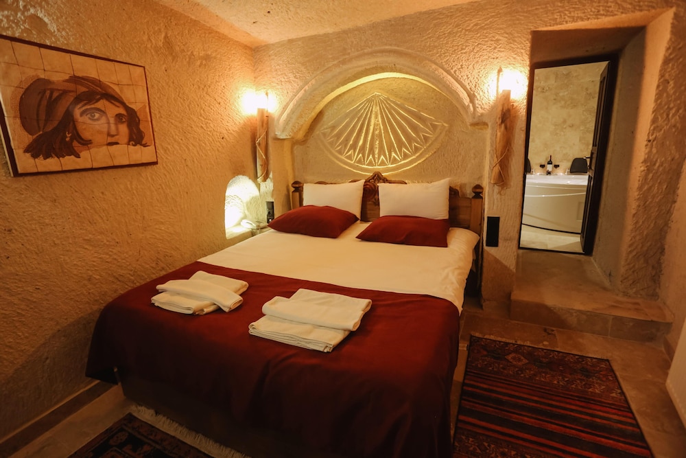 Deluxe Cave Suites photo 1