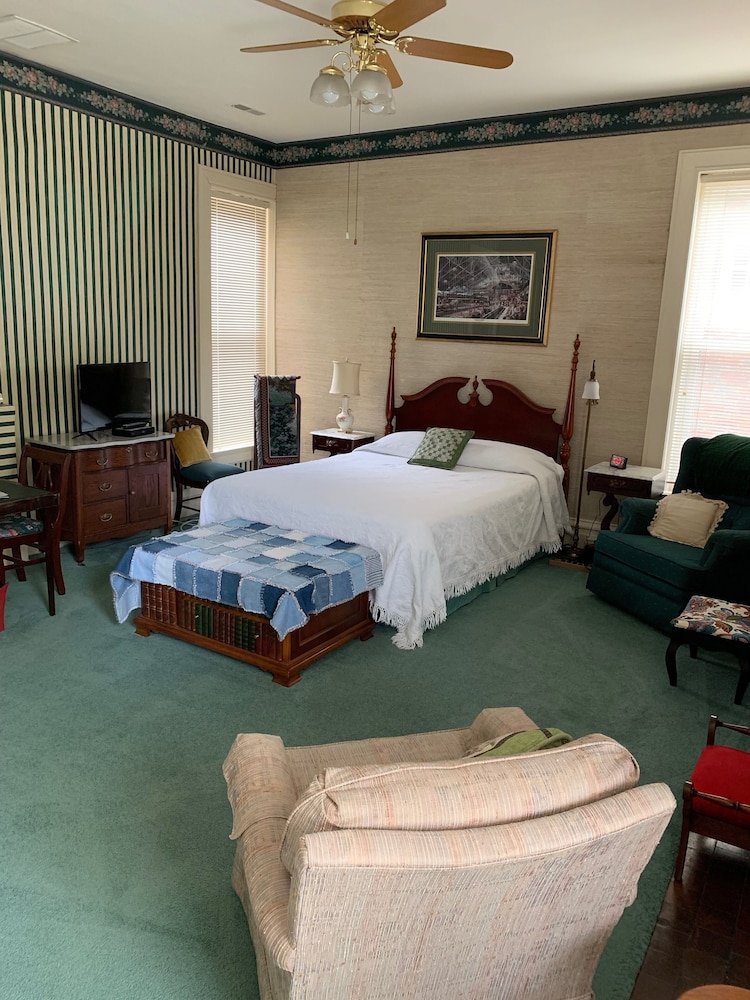 4-Sunset Park Suite photo 2