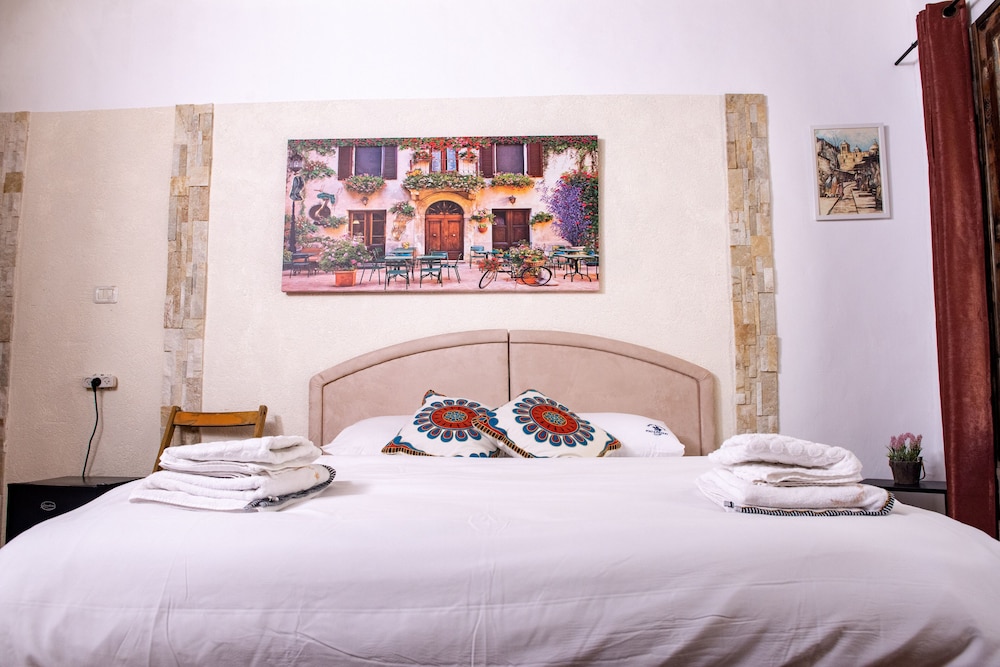 Family Quadruple Room, Ensuite (Bells) photo 1