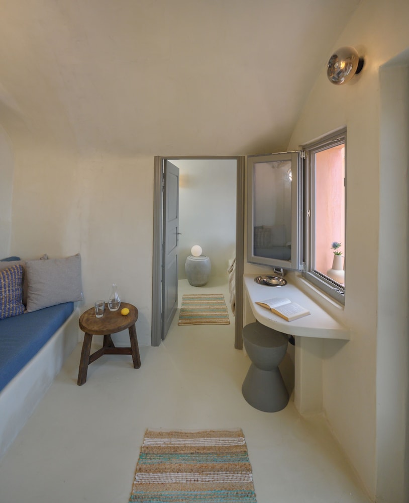Romantic Apartment, Private Bathroom, Sea View (Anatoli)