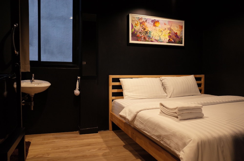 WL Classic: King Room with Private Bathroom photo 1