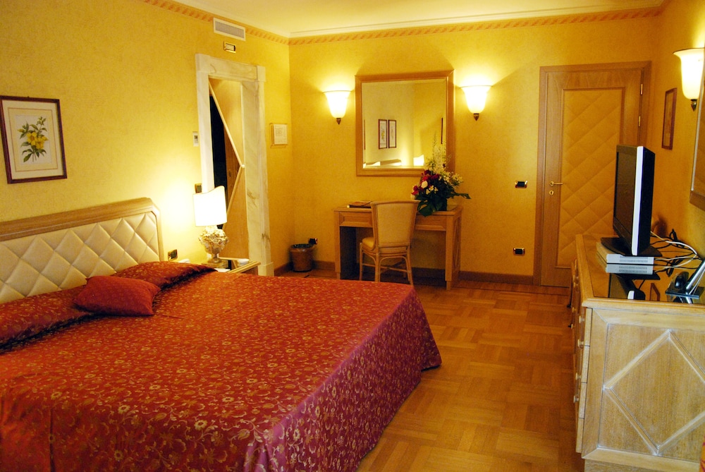 Modern Double or Twin Room, 1 Bedroom, Non Smoking - Photo 1