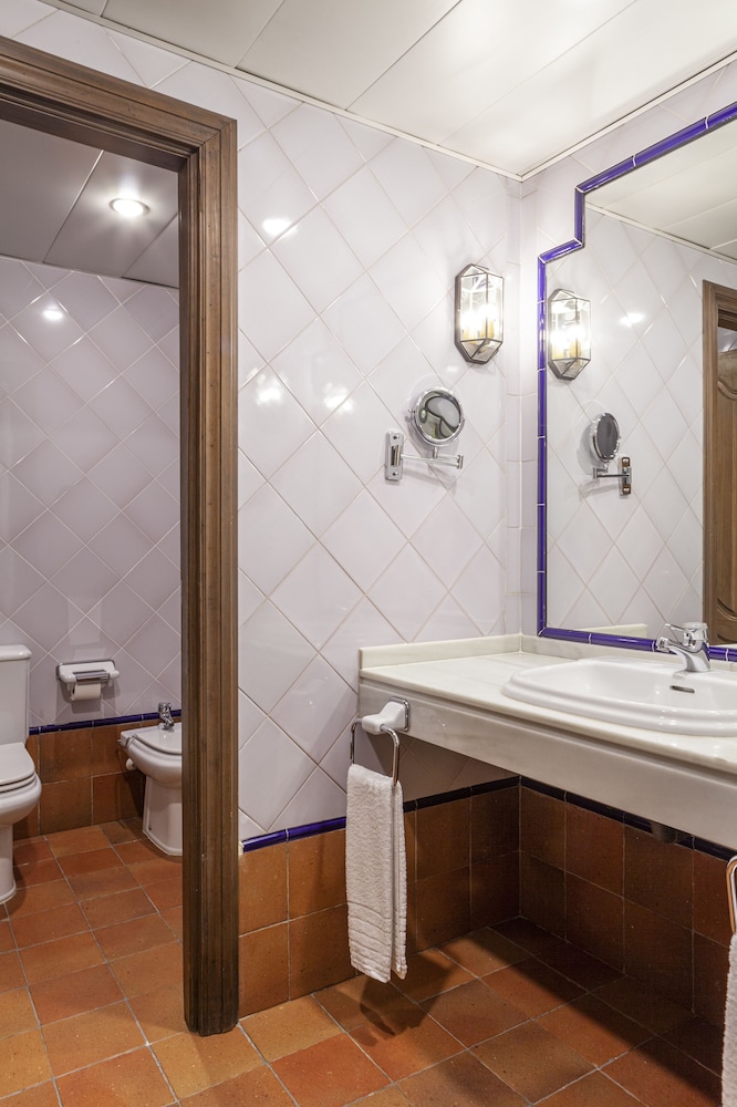 Junior Suite (2 adults) - Photo 10
