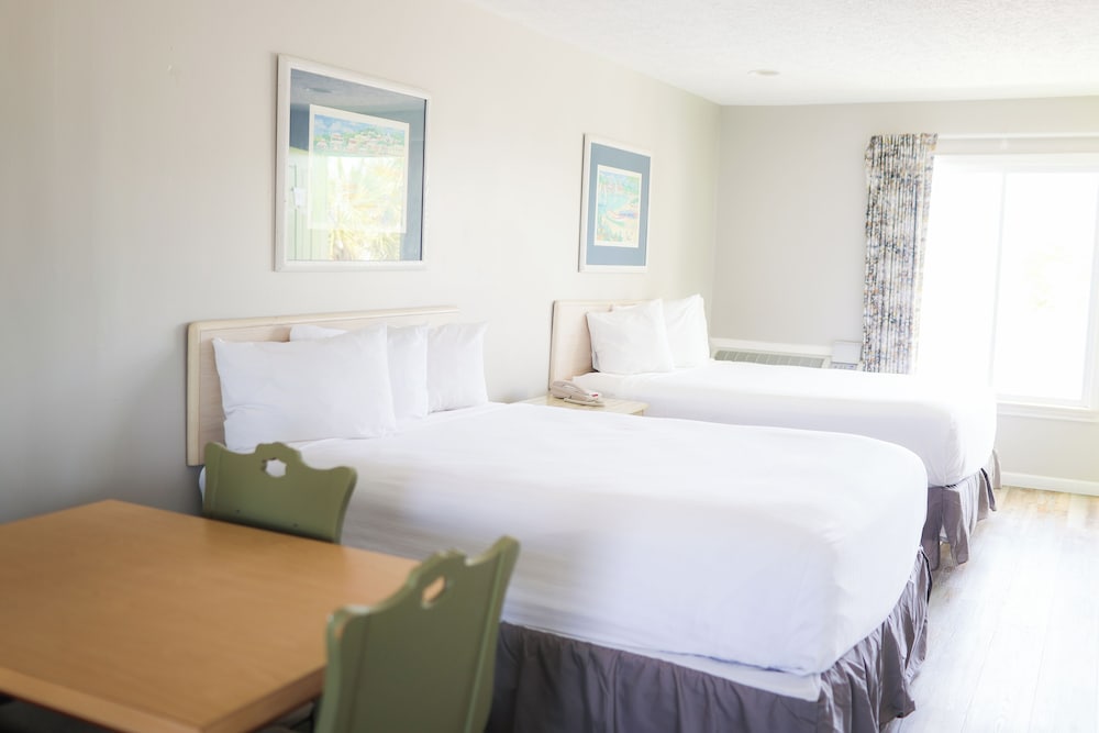 Honeymoon Studio Suite, Courtyard View