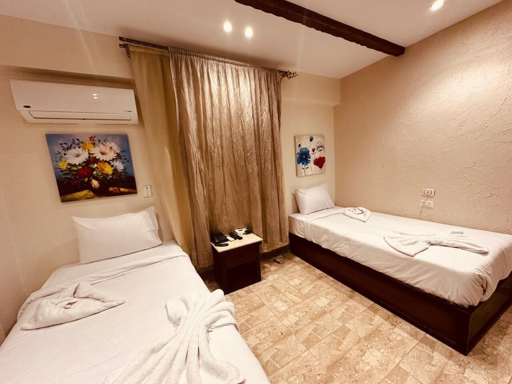 Deluxe Twin Room photo 3